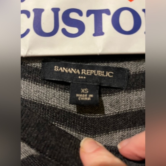 Banana Republic XS sweater vest in black and grey stripe - Picture 4 of 7